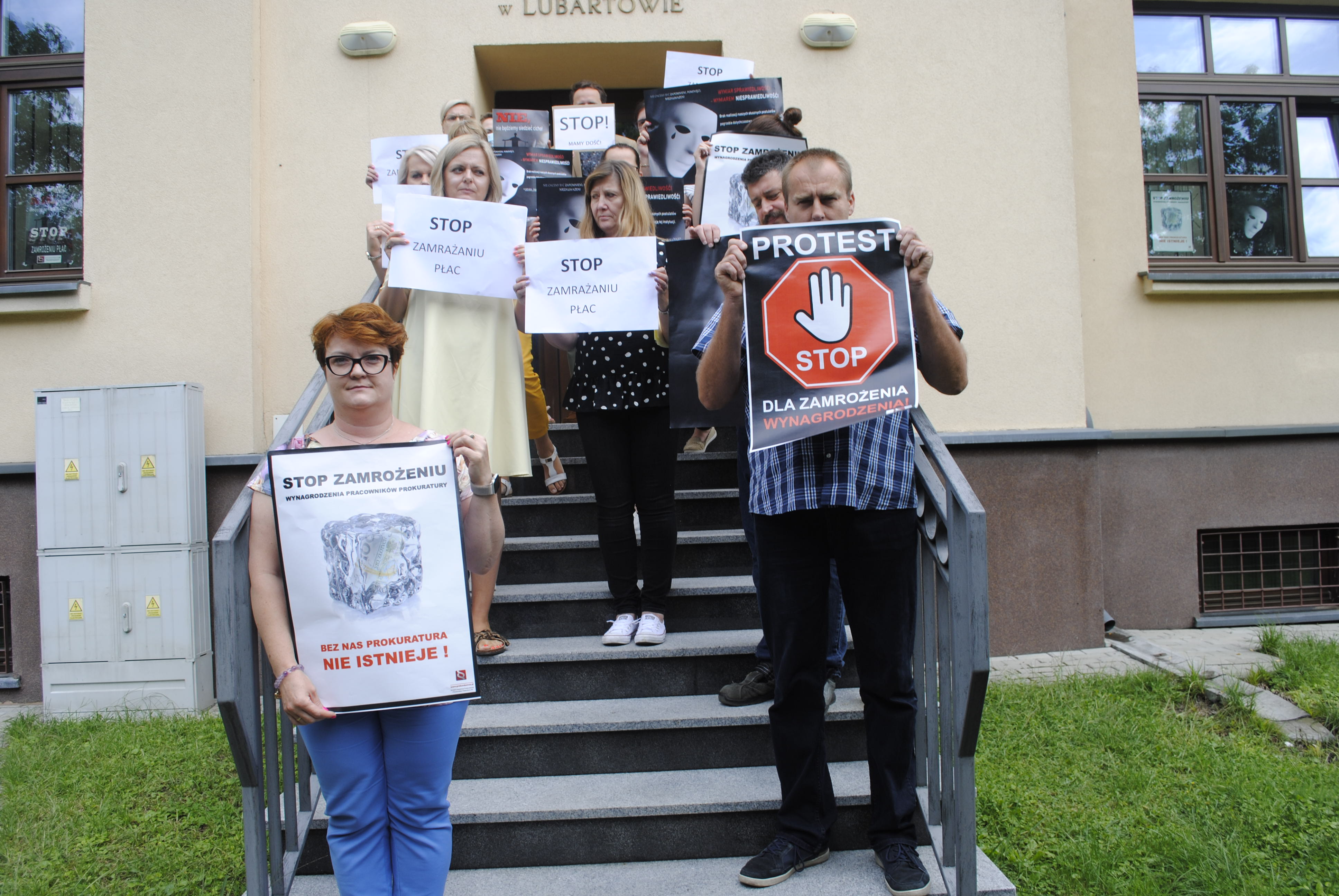 Lubartów: kolejny protest pracowników sądu i prokuratury - Zdjęcie główne