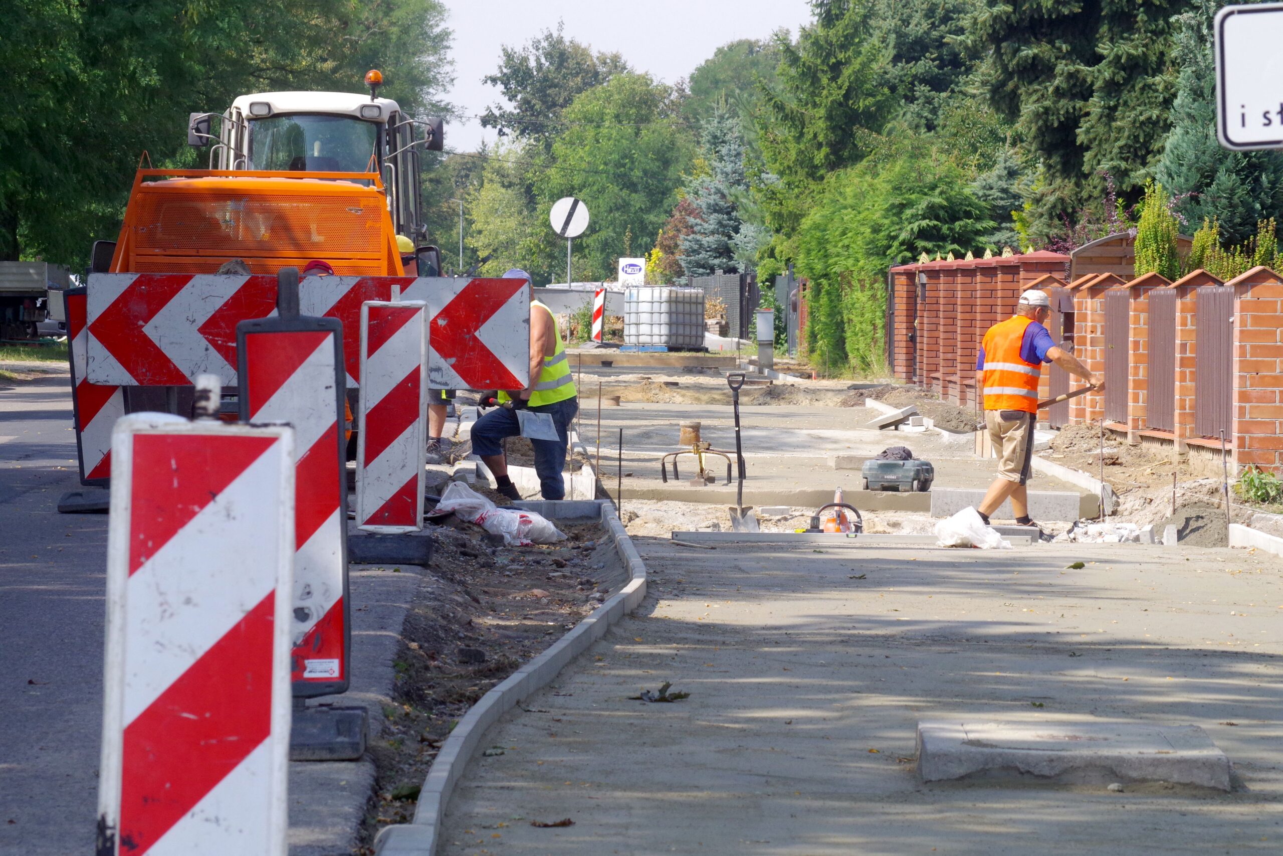 Powstaje chodnik i ścieżka rowerowa przy ul. Leśnej w Lubartowie - Zdjęcie główne