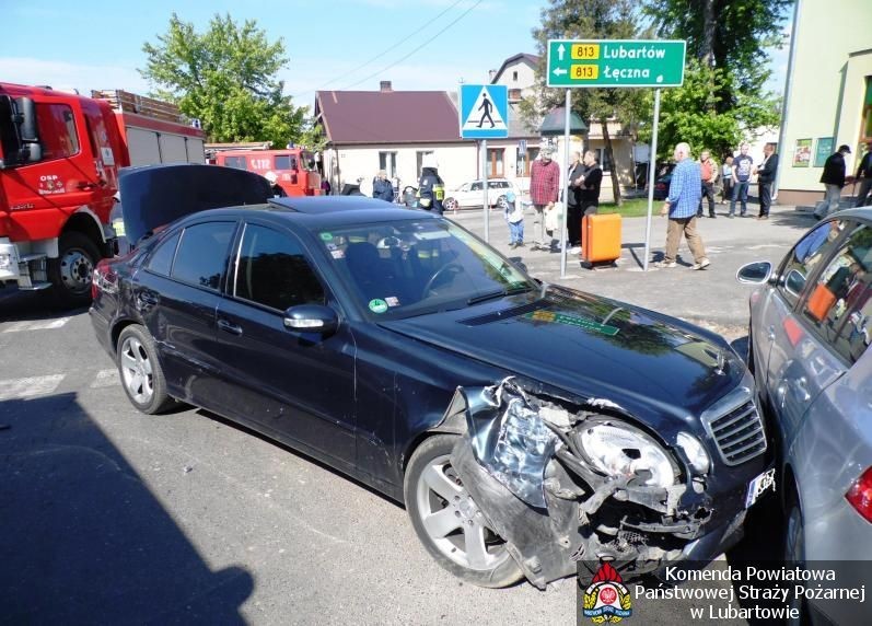 Fiat i mercedes zderzyły się w Ostrowie - Zdjęcie główne