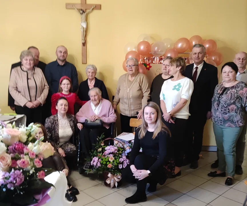 Setne urodziny Kazimiery Domańskiej. Seniorka z Ostrowa Lubelskiego obchodziła jubileusz - Zdjęcie główne