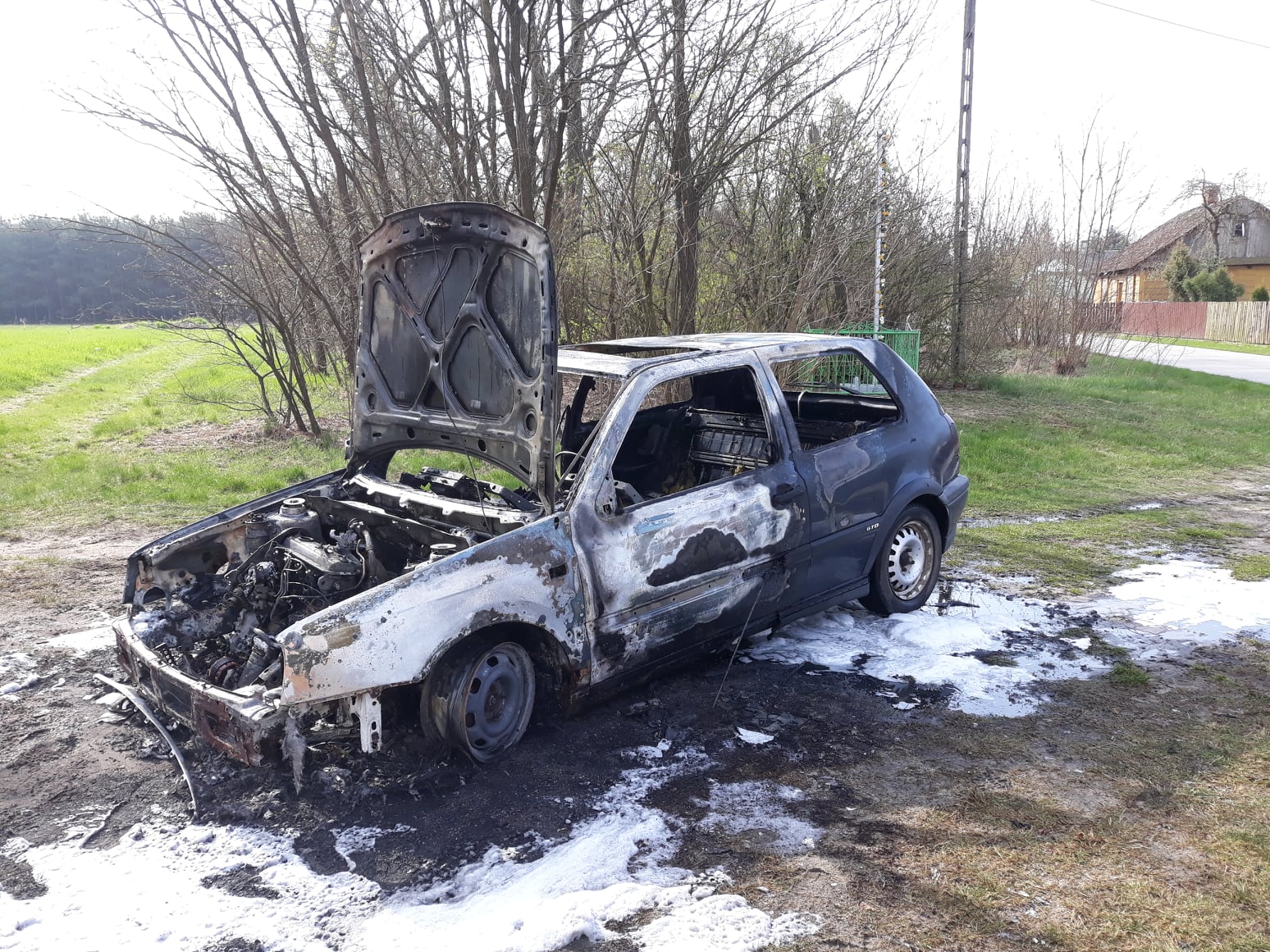 Gmina Michów: palił się samochód osobowy - Zdjęcie główne