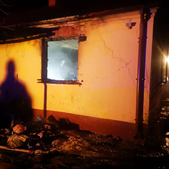 Śmiertelna ofiara pożaru. Palił się dom w Maśluchach - Zdjęcie główne