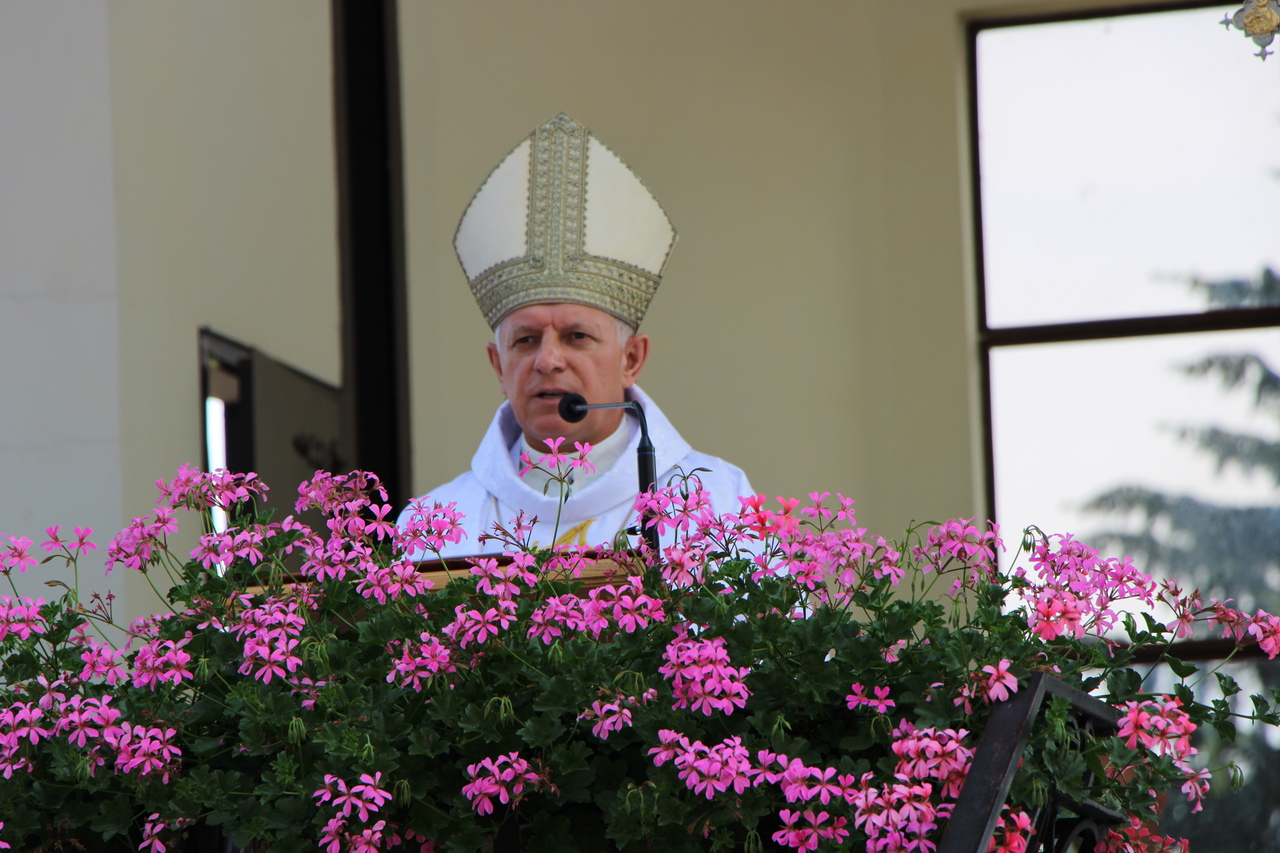 Arcybiskup Mieczysław Mokrzycki na odpuście w parafii św. Anny w Lubartowie - Zdjęcie główne