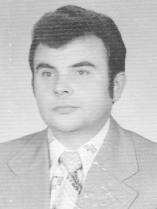 śp. STANISŁAW SIWIEC Nauczyciel matematyki w latach 1975-1990. Wicedyrektor Zespołu Szkół Zawodowych nr 1 w latach 1978- 1990. Odznaczony Nagrodą Kuratora Oświaty, Medalem KEN, Złotym Krzyżem Zasługi.