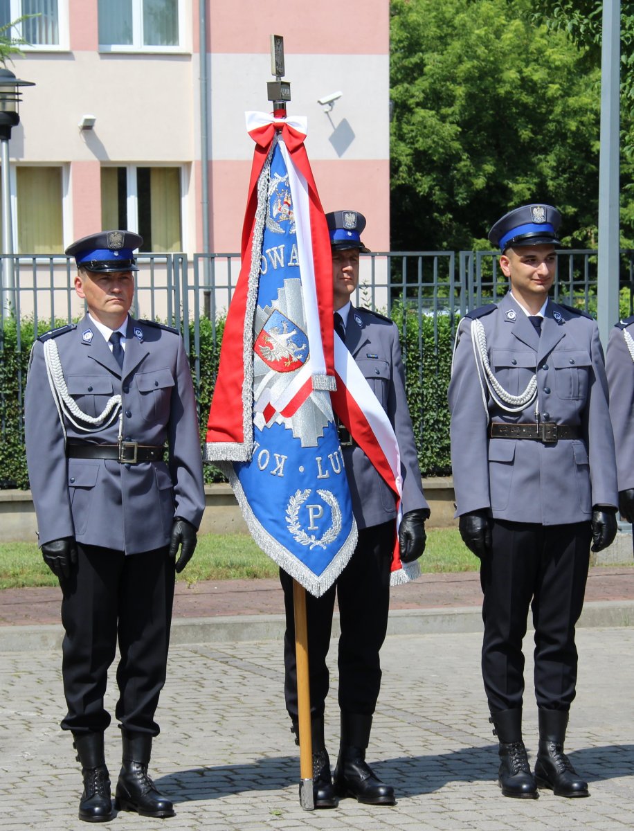 Obchody Święta Policji w komendzie powiatowej w Lubartowie. 42 awansowanych - Zdjęcie główne