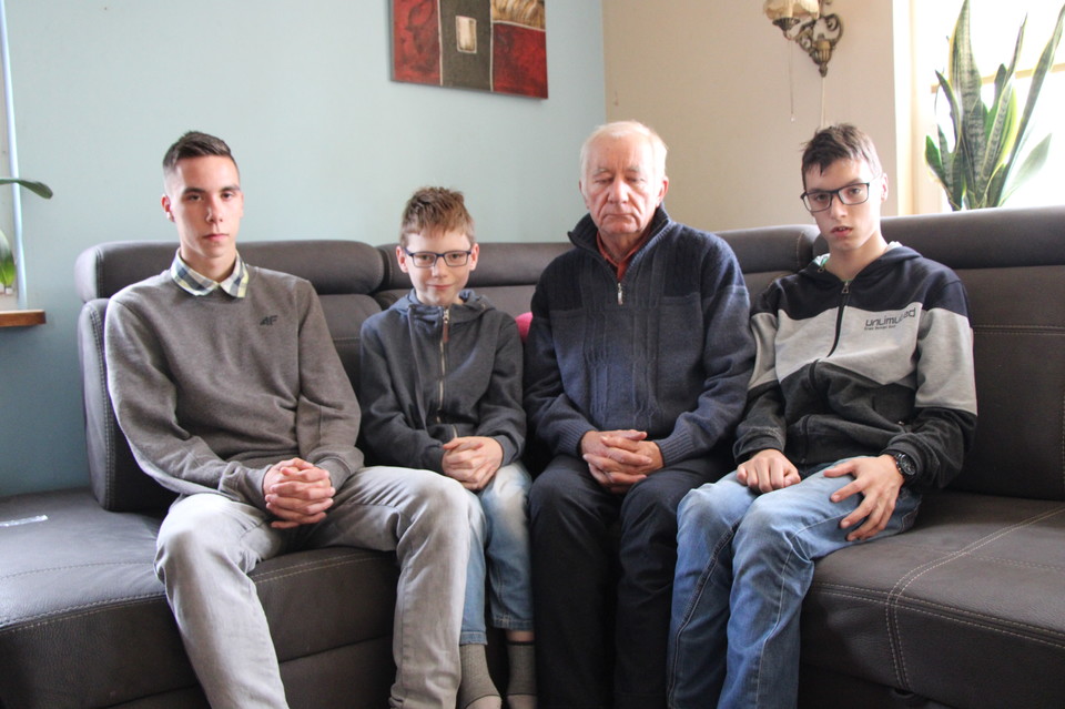 Można pomóc dziadkowi, który chce zająć się wnukami - Zdjęcie główne