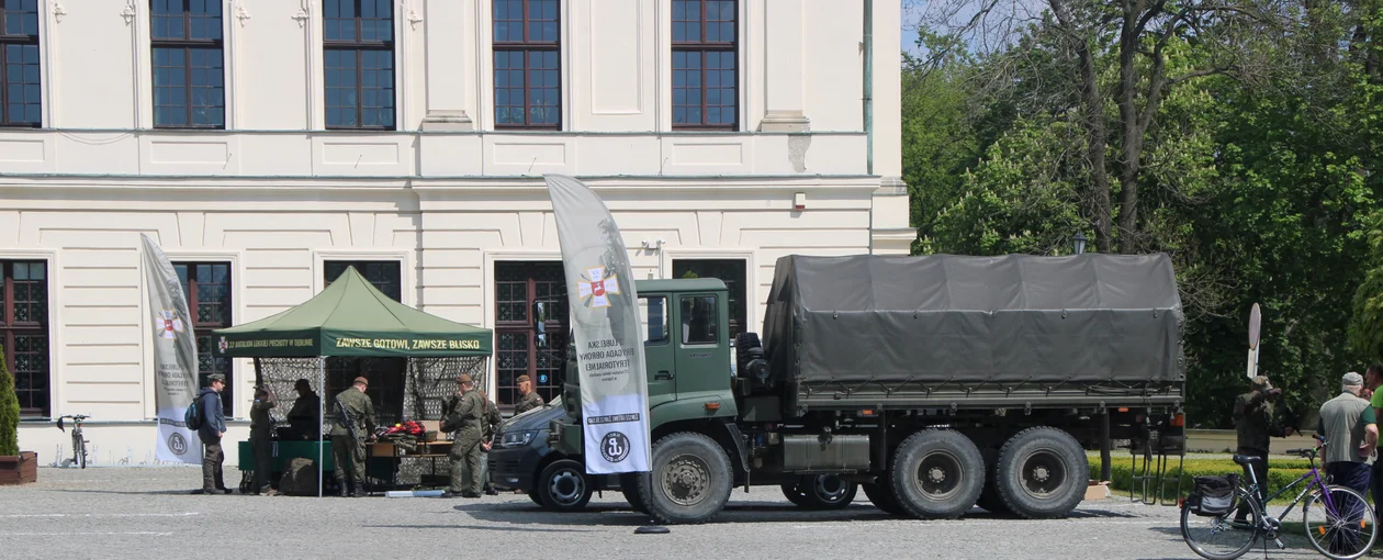 Wojsko przed starostwem w Lubartowie już jest. Będzie pokaz sprzętu wojskowego - Zdjęcie główne