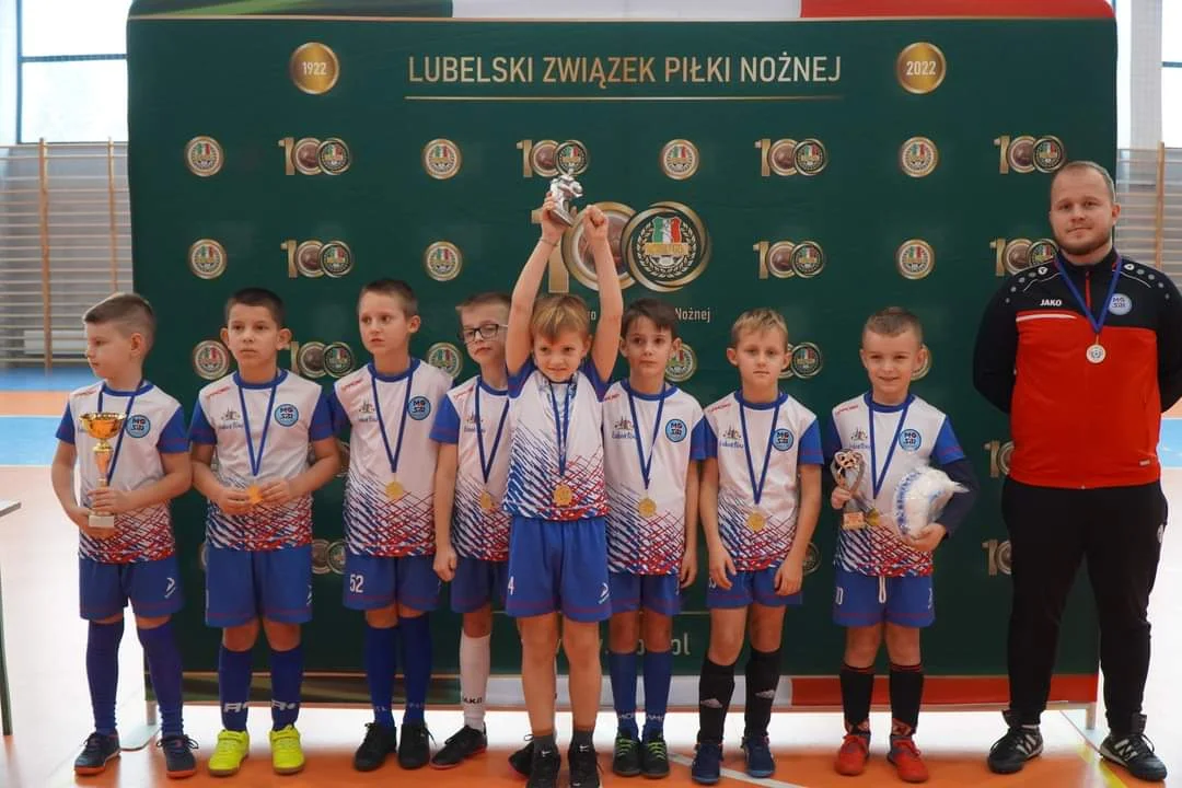 MOSiR Lubartów, rocznik 2015 na turnieju "Łączy nas Pasja" - Zdjęcie główne