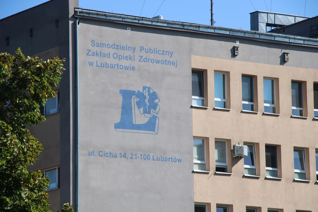 Lubartów: Salowe i sanitariusze drżą o pracę. "Zgłaszają się zrozpaczeni pracownicy" - Zdjęcie główne