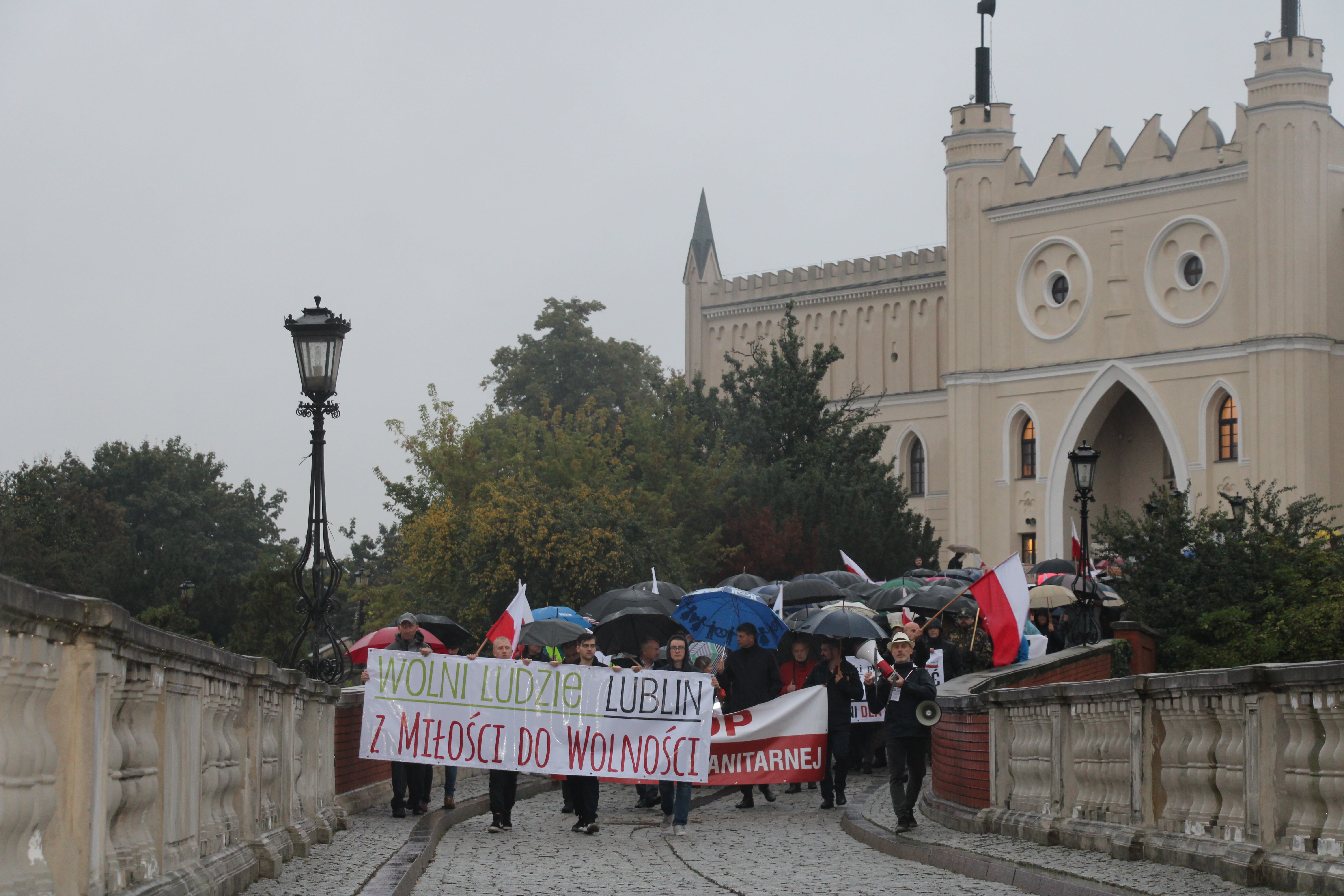 Lublin: Przeciwnicy szczepień przeszli przez miasto: Po naszej stronie jest prawda i wolność - Zdjęcie główne