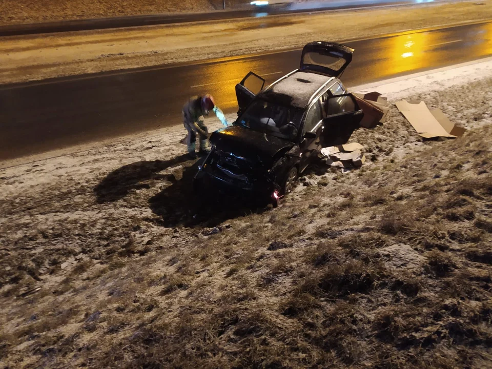 Lublin: Wypadek drogowy na ul. Witosa. Kobieta była zakleszczona w samochodzie - Zdjęcie główne