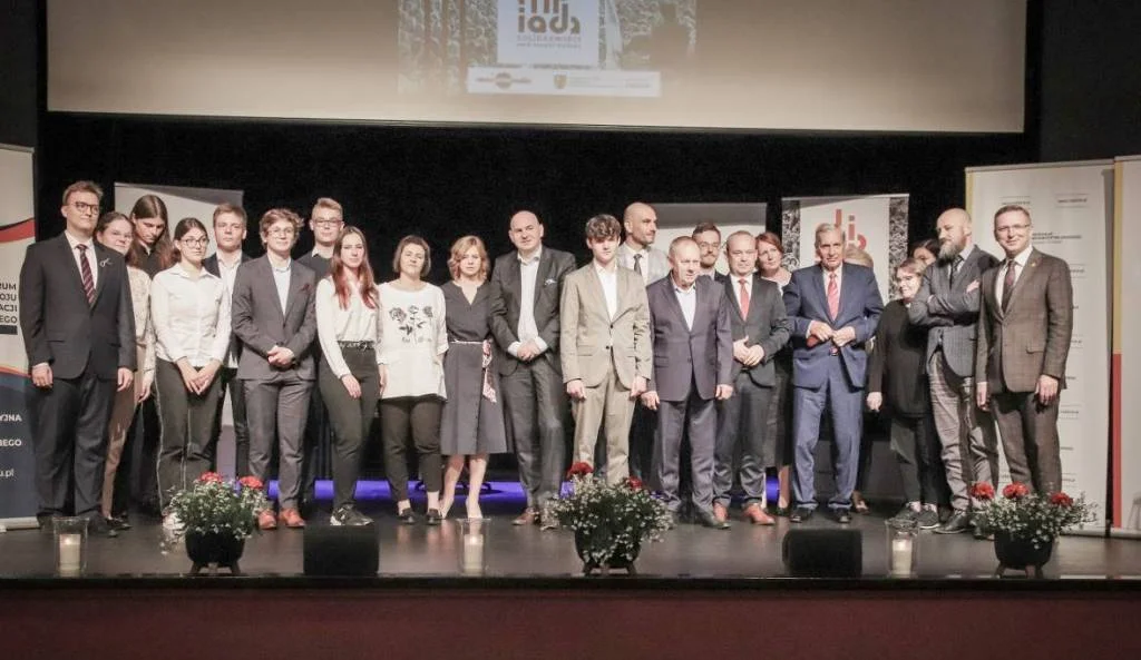 Wiktor Jabłoński z II LO w Lubartowie na podium Olimpiady Solidarności. Zdobył indeks na prestiżowe uczelnie wyższe (zdjęcia) - Zdjęcie główne