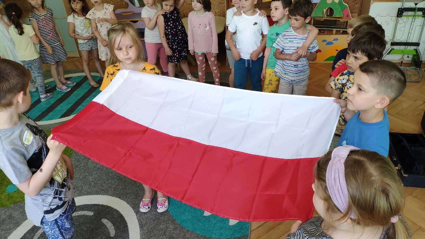 Tak dzieci z lubartowskiego przedszkola ćwiczą kibicowanie przed Euro 2021. Zdjęcia - Zdjęcie główne