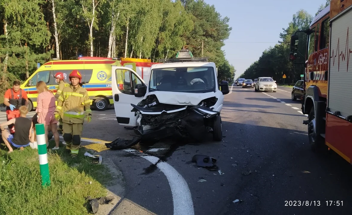 Zderzenie w Firleju. Jedna osoba przewieziona do szpitala - Zdjęcie główne