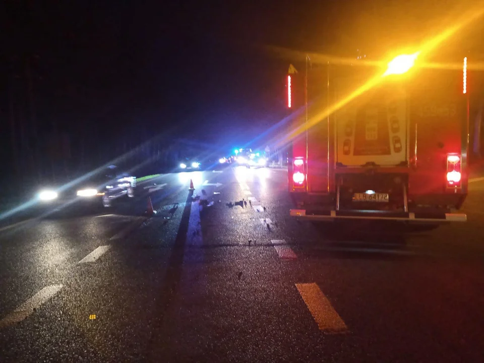 Zderzenie dwóch samochodów w Firleju. Strażacy z Firleja i Lubartowa w akcji (zdjęcia) - Zdjęcie główne