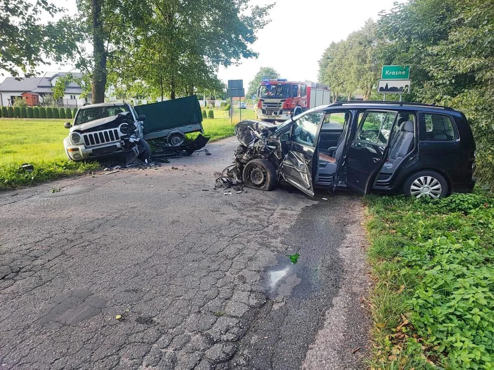 Zderzenie w Krasnem. Dwie osoby poszkodowane - Zdjęcie główne