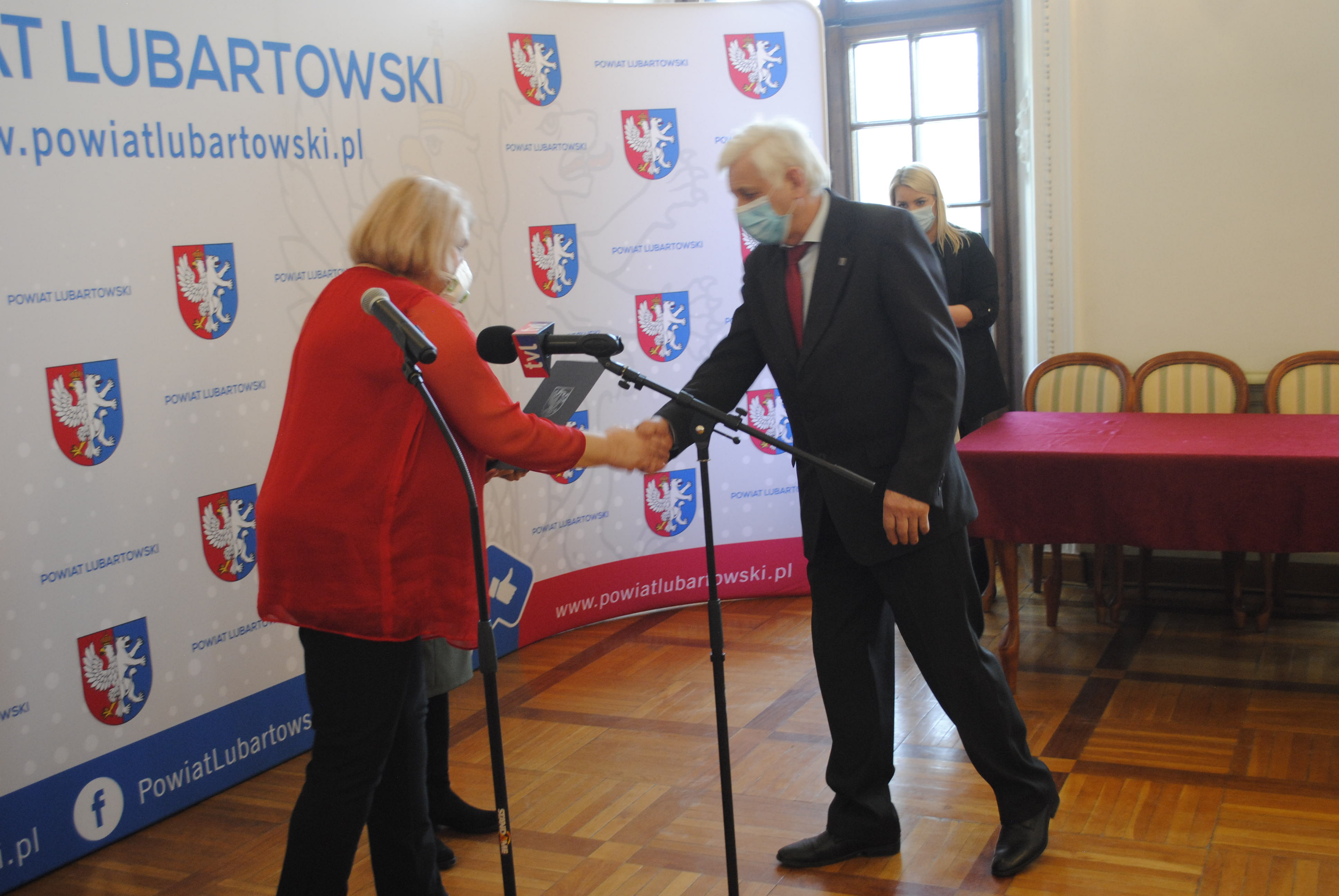 Podziękowanie odbiera Antoni Szczepaniak