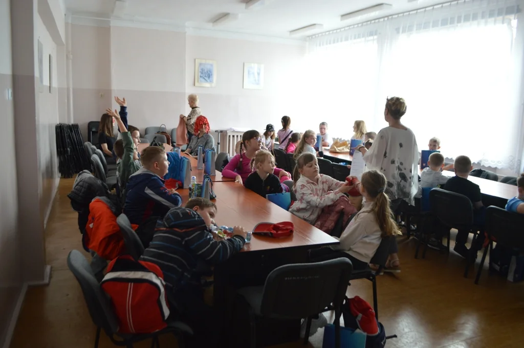 Dzień Dziecka w II LO w Lubartowie. Wyjatkowa lekcja angielskiego (zdjęcia) - Zdjęcie główne