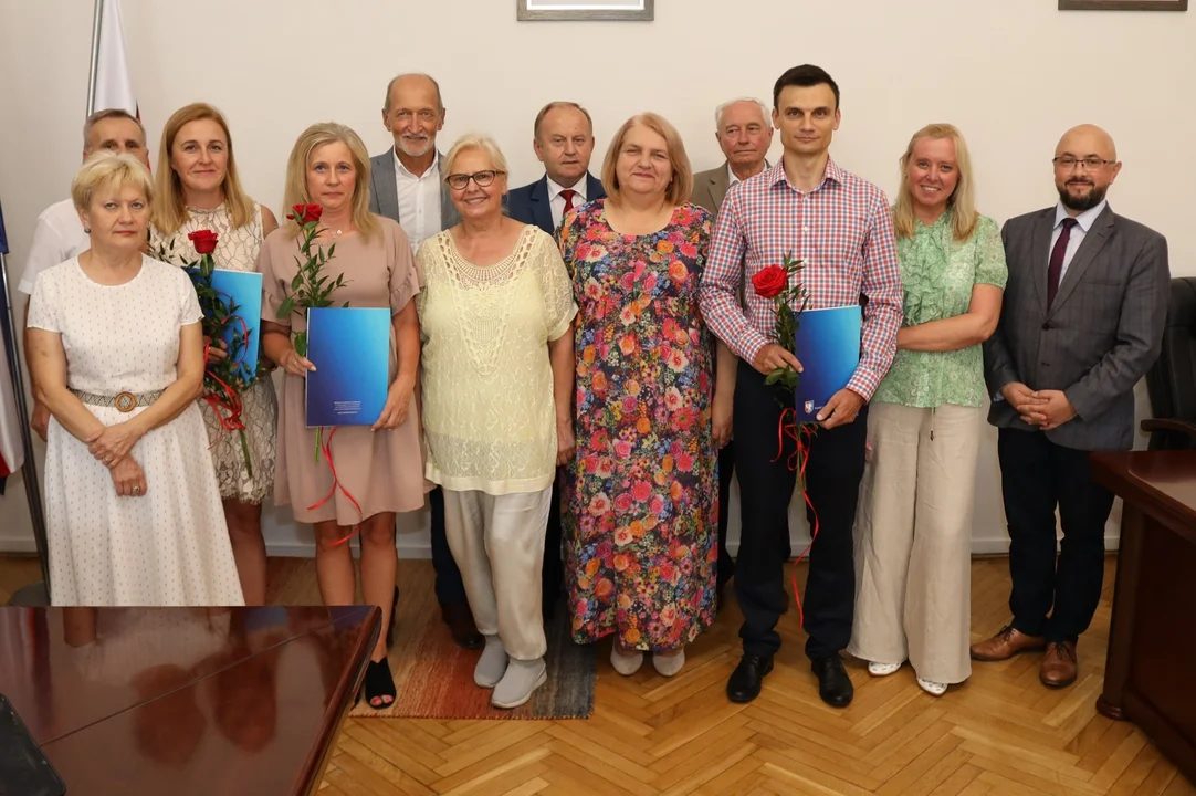 Powiat lubartowski: Trójka nauczycieli otrzymała akty mianowania [ZDJĘCIA] - Zdjęcie główne