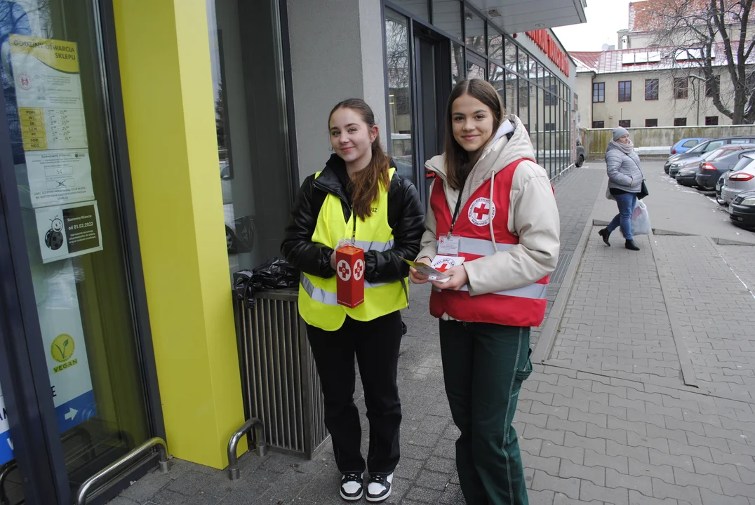 Wolontariusze PCK w Lubartowie zbierają pieniądze na pomoc dla uchodźców - Zdjęcie główne
