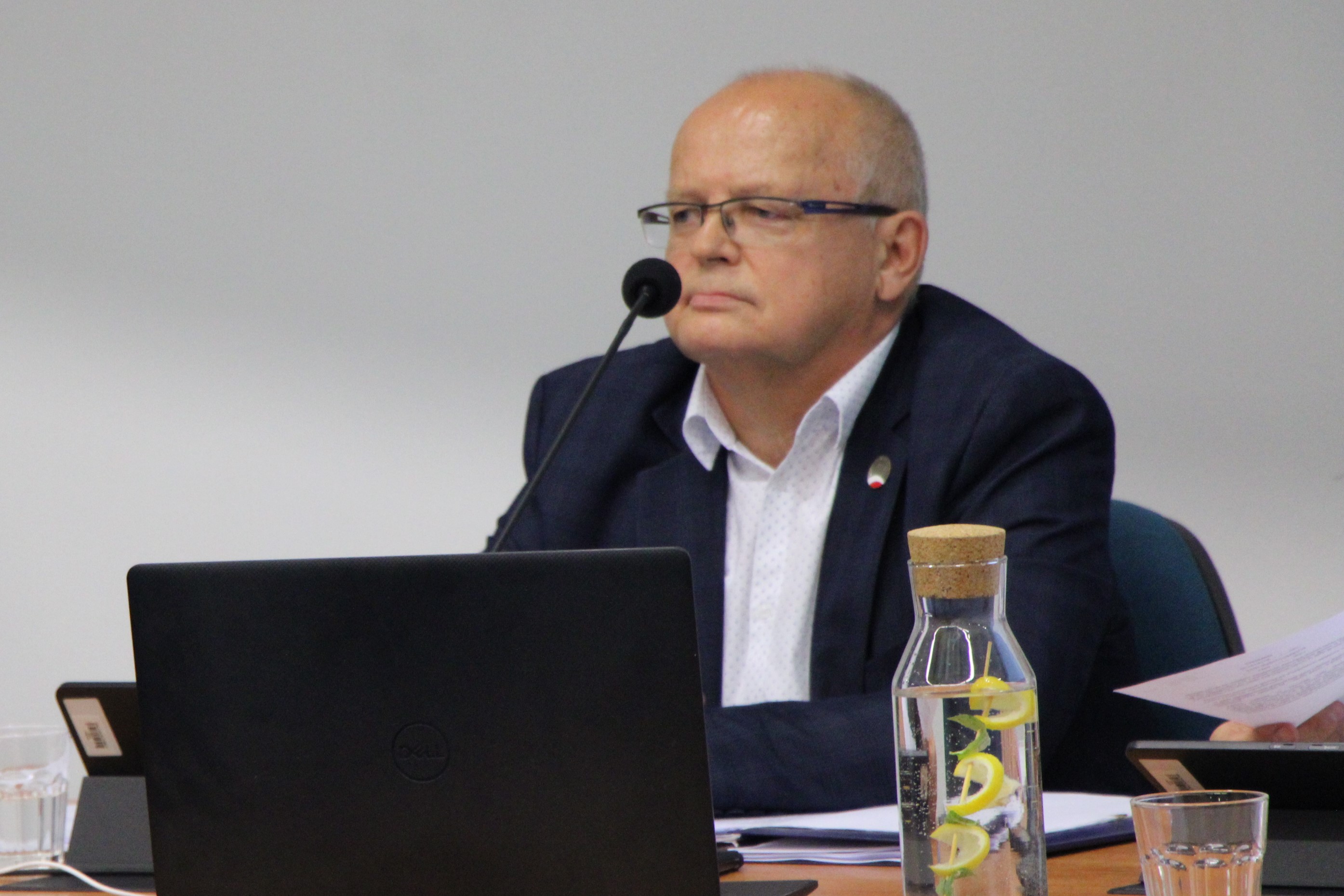 Przewodniczący Gregorowicz zostaje, wnioskodawcy odwołania wycofują wniosek - Zdjęcie główne