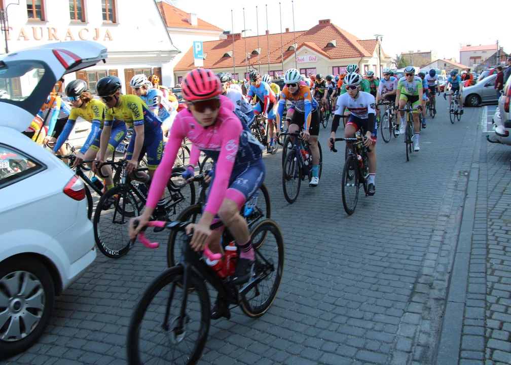 Mistrzostwa w Kolarstwie Szosowym w Lubartowie. Start juniorów (zdjęcia) - Zdjęcie główne