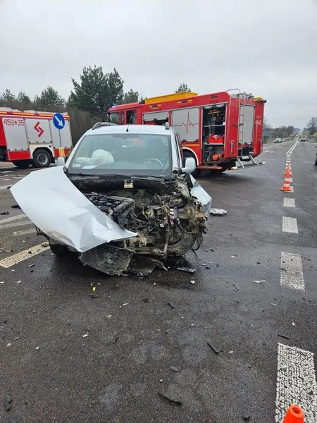 Zderzenie w Tarle. Straż pożarna w akcji - Zdjęcie główne