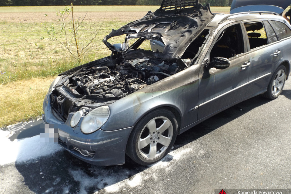 Palił się Mercedes - Zdjęcie główne