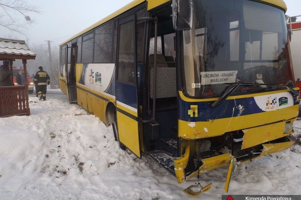 Kolizja autobusu z dziećmi - Zdjęcie główne