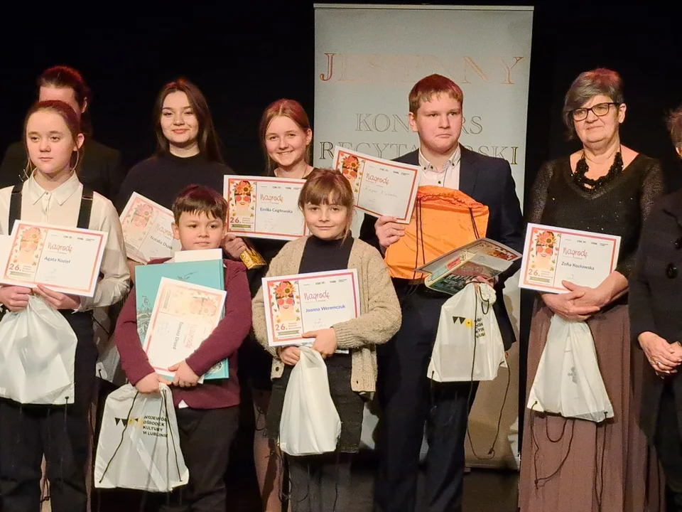 Uczennica SP 3 w Lubartowie laureatką konkursu recytatorskiego - Zdjęcie główne