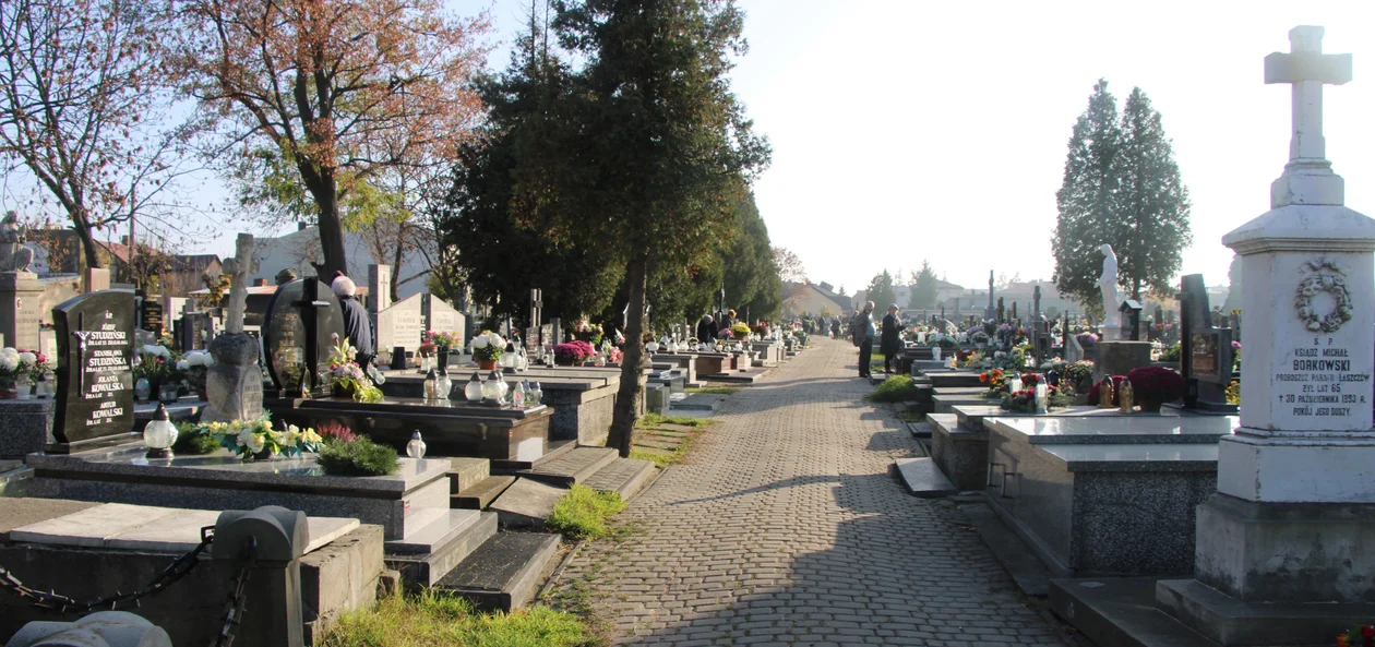 Msze na cmentarzach w Lubartowie. Kiedy nabożeństwa 1 i 2 listopada? - Zdjęcie główne