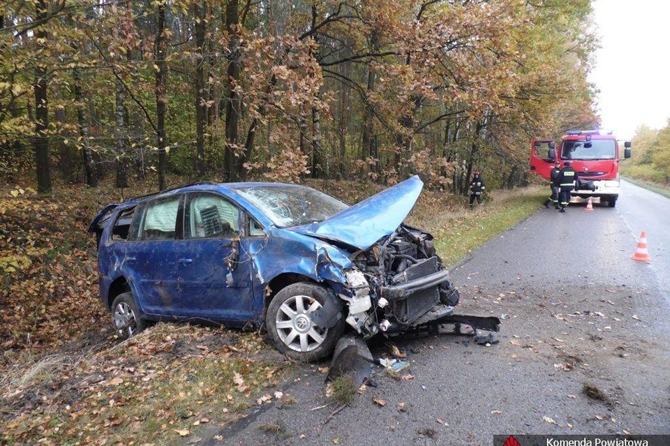 Volkswagen wypadł na zakręcie - Zdjęcie główne