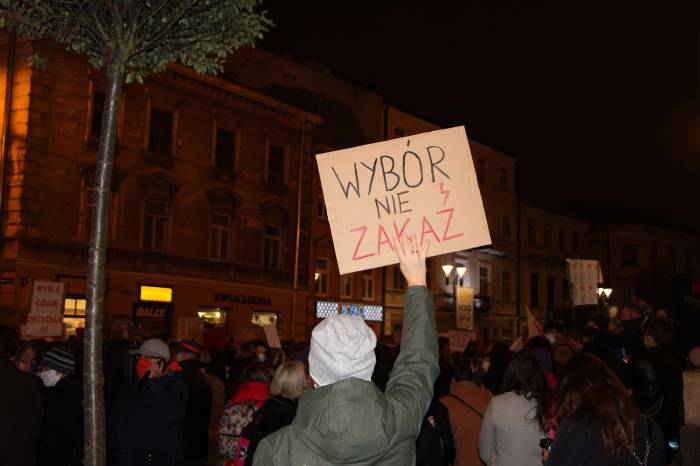 Lublin: W sobotę protest w związku ze śmiercią ciężarnej z Pszczyny. Manifestacja "Ani jednej więcej" - Zdjęcie główne