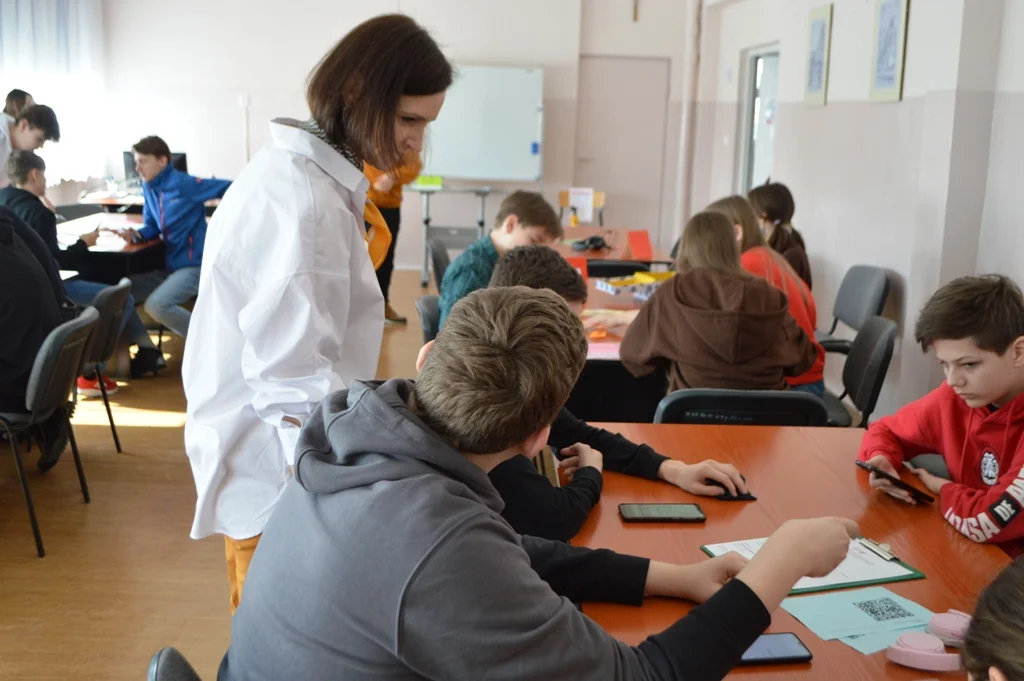 Warsztaty językowe w II LO w Lubartowie. Uczniowie SP 3 przyszli na lekcje do liceum (zdjęcia) - Zdjęcie główne