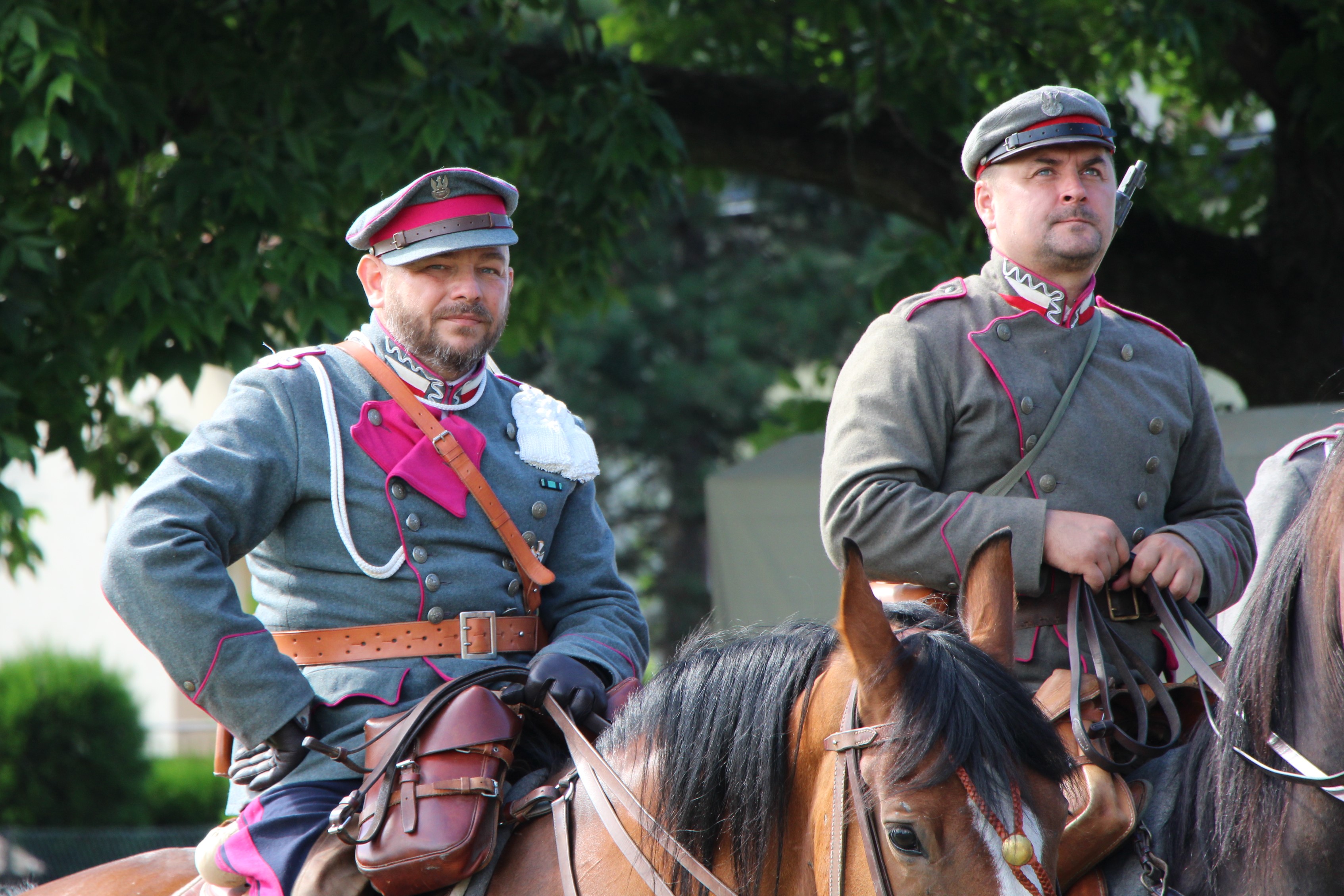 Ułani w mundurach z 1920 r., z lewej Andrzej Mazurek ze Szczekarkowa