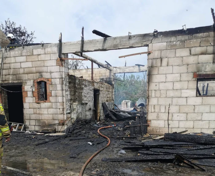 Powiat lubartowski: Pożar budynków w Kamionce. Strażacy ugasili ogień i ewakuowali zwierzęta - Zdjęcie główne