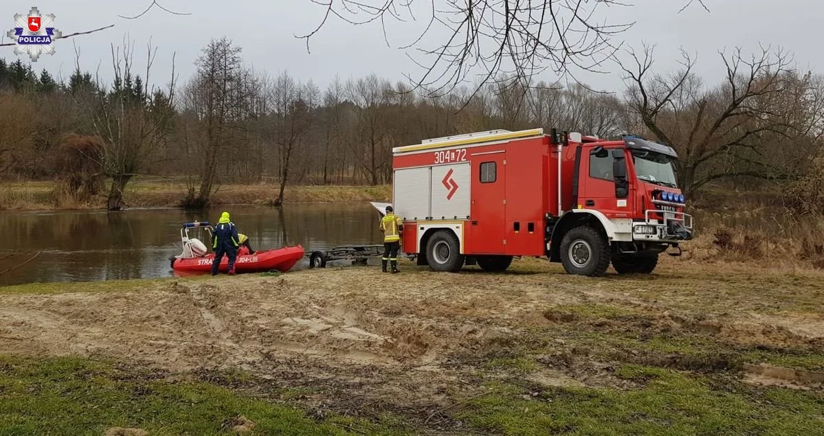 Śmigłowiec i łodzie szukają zaginionej kobiety. Akcja w powiecie lubartowskim - Zdjęcie główne