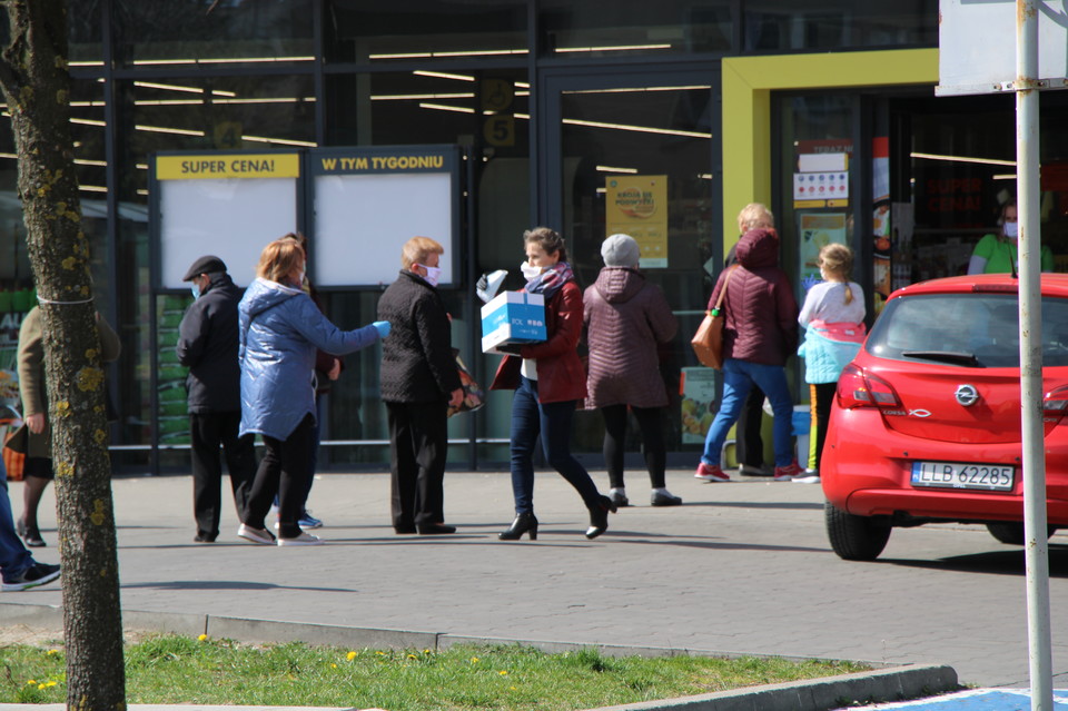 Maseczki od burmistrza trafiają do mieszkańców - Zdjęcie główne