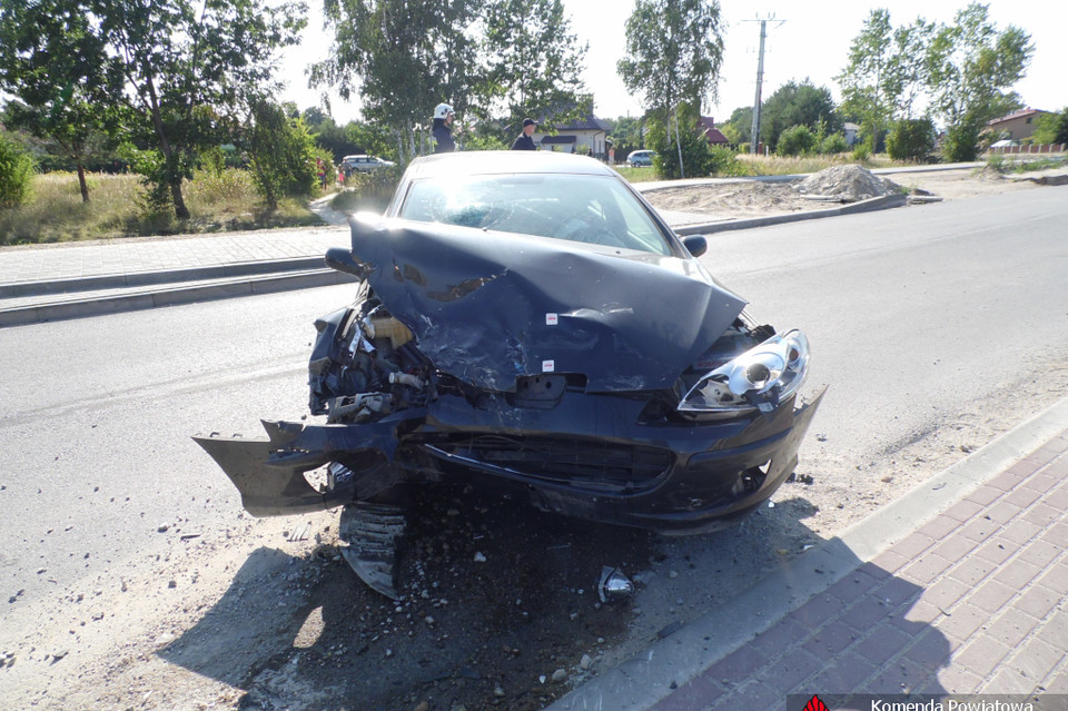 Zderzenie Peugeotów przy Biedronce na Kleeberga - Zdjęcie główne