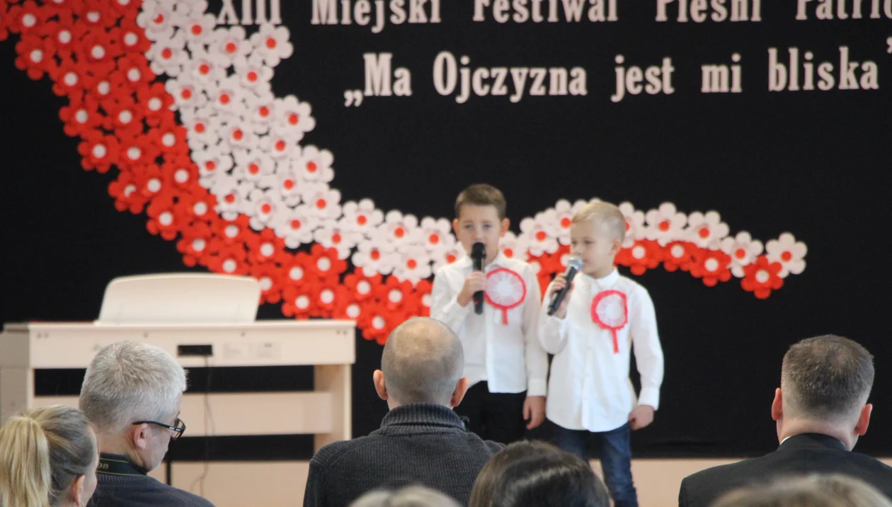 Najlepsi na Festiwalu Piosenki Patriotycznej w SP 3 w Lubartowie. Laureaci z poszczególnych kategorii - Zdjęcie główne