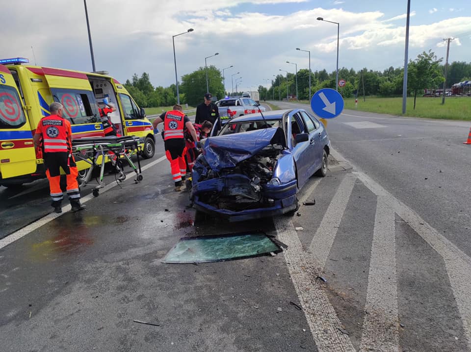 Zderzenie na obwodnicy Lubartowa. Wezwane lotnicze pogotowie - Zdjęcie główne