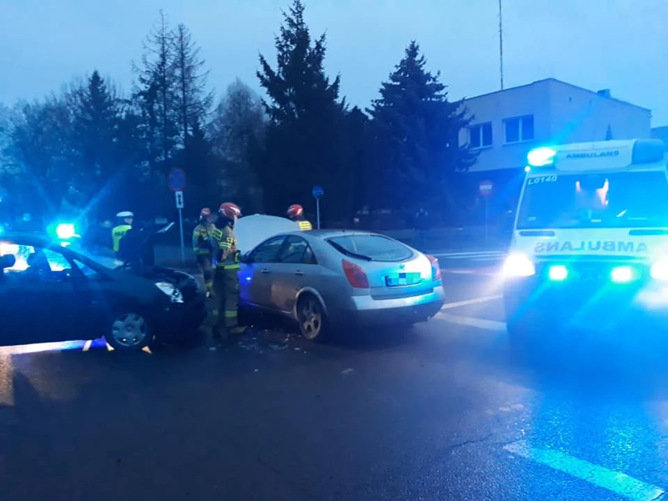 Zderzenie na ul. Lubelskiej w Lubartowie. Jedna osoba zabrana do szpitala - Zdjęcie główne