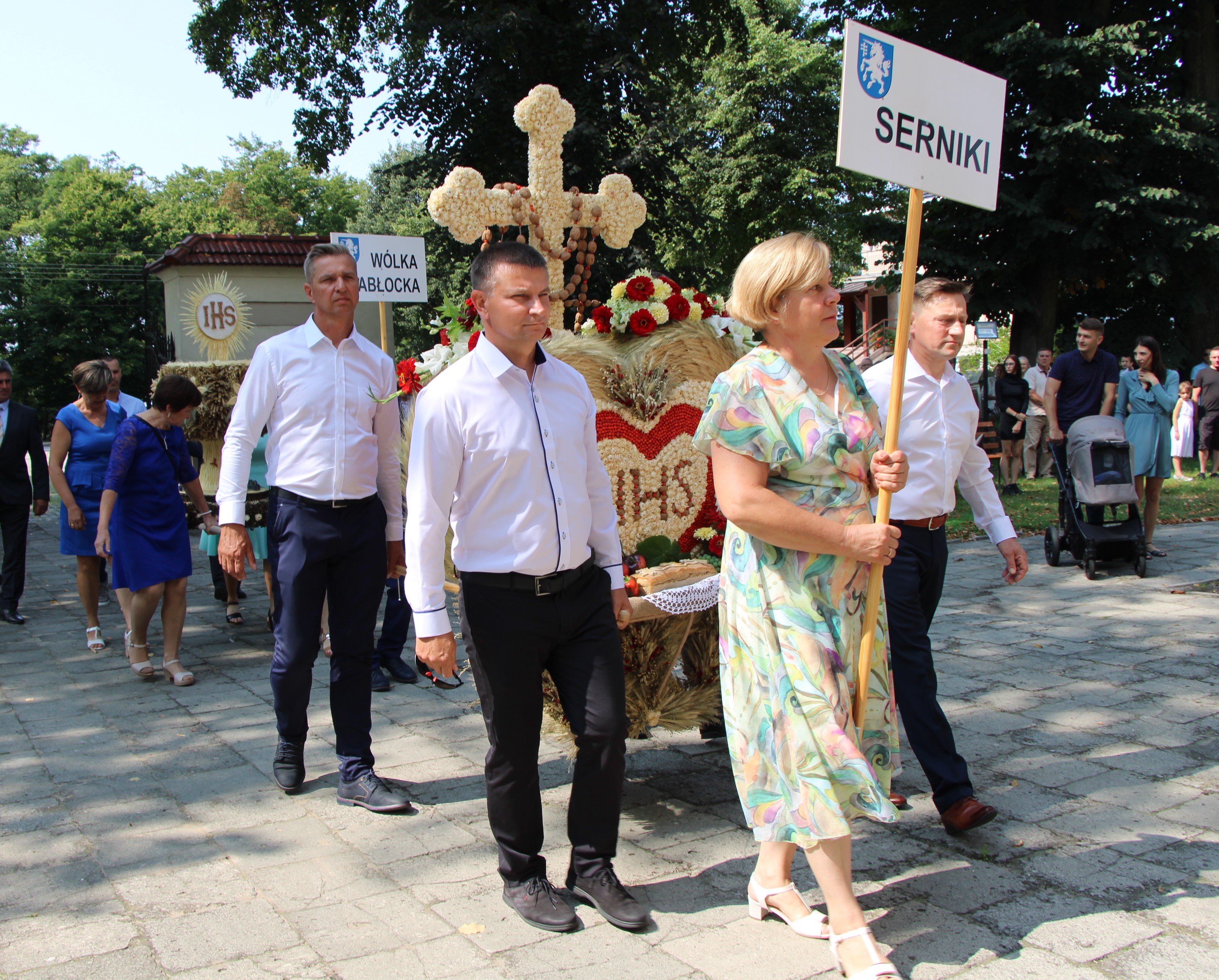 Serniki z najpiękniejszym wieńcem dożynkowym - Zdjęcie główne