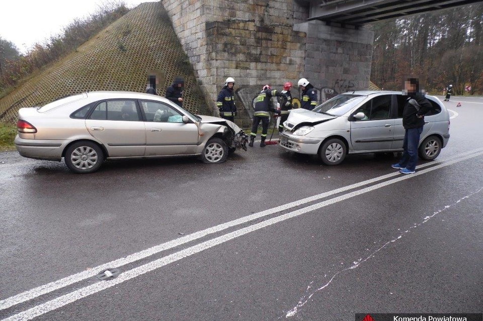 Kolizja pod wiaduktem - Zdjęcie główne