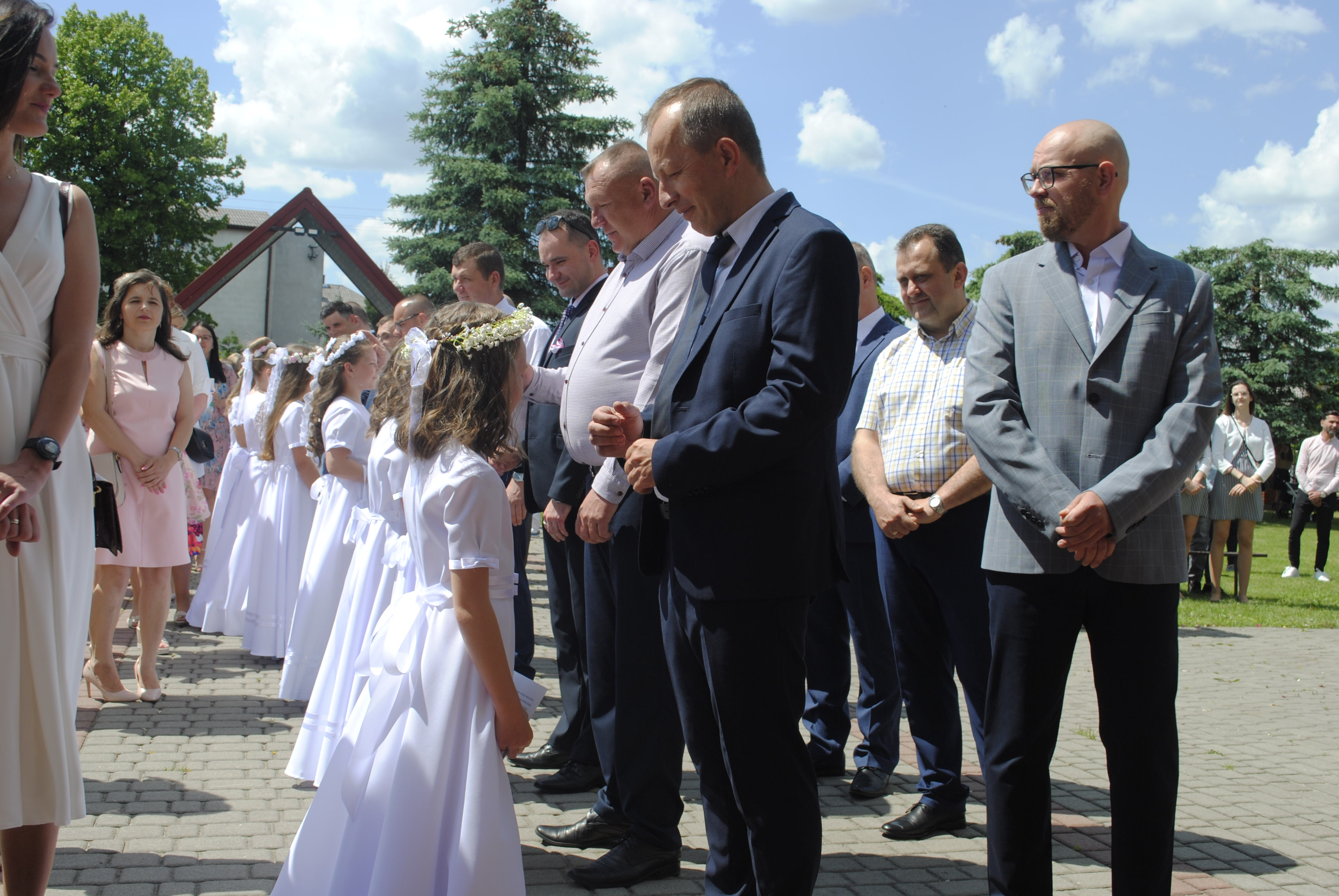 Błogosławieństwo dzieci przez rodziców i chrzestnych