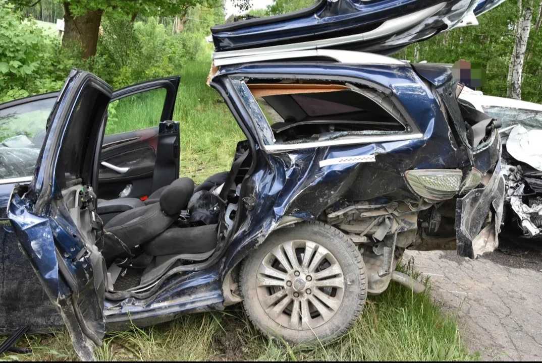 Wypadek w Ciemnie. Jedna osoba w szpitalu, sprawca uciekał z miejsca zdarzenia - Zdjęcie główne