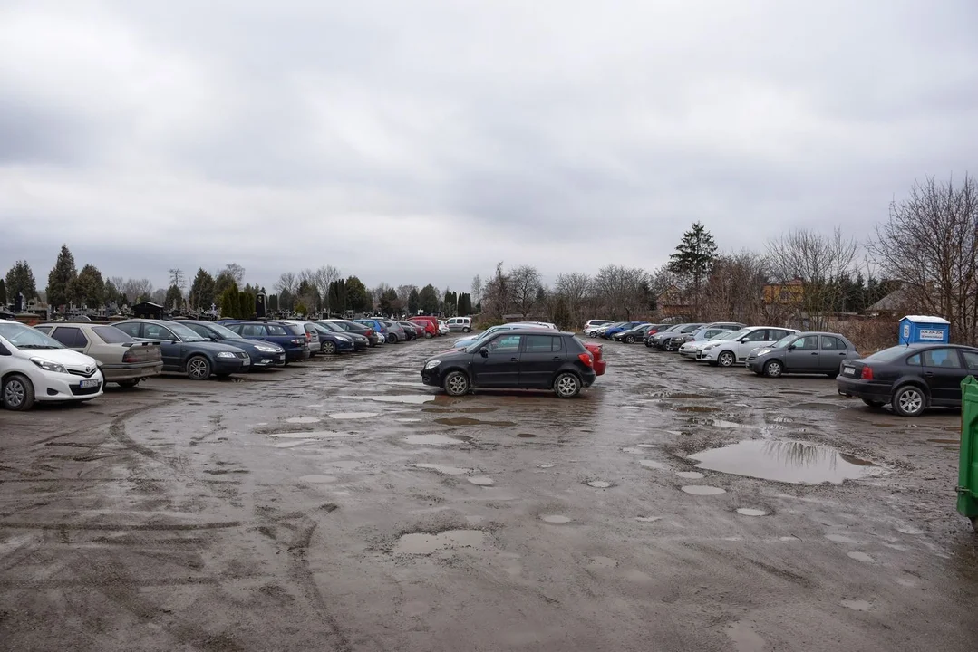 Przy cmentarzu w Lubartowie będzie nowoczesny parking - Zdjęcie główne