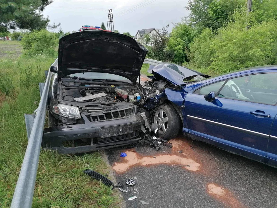 Zderzenie w Antoniówce. Jedna osoba w szpitalu - Zdjęcie główne