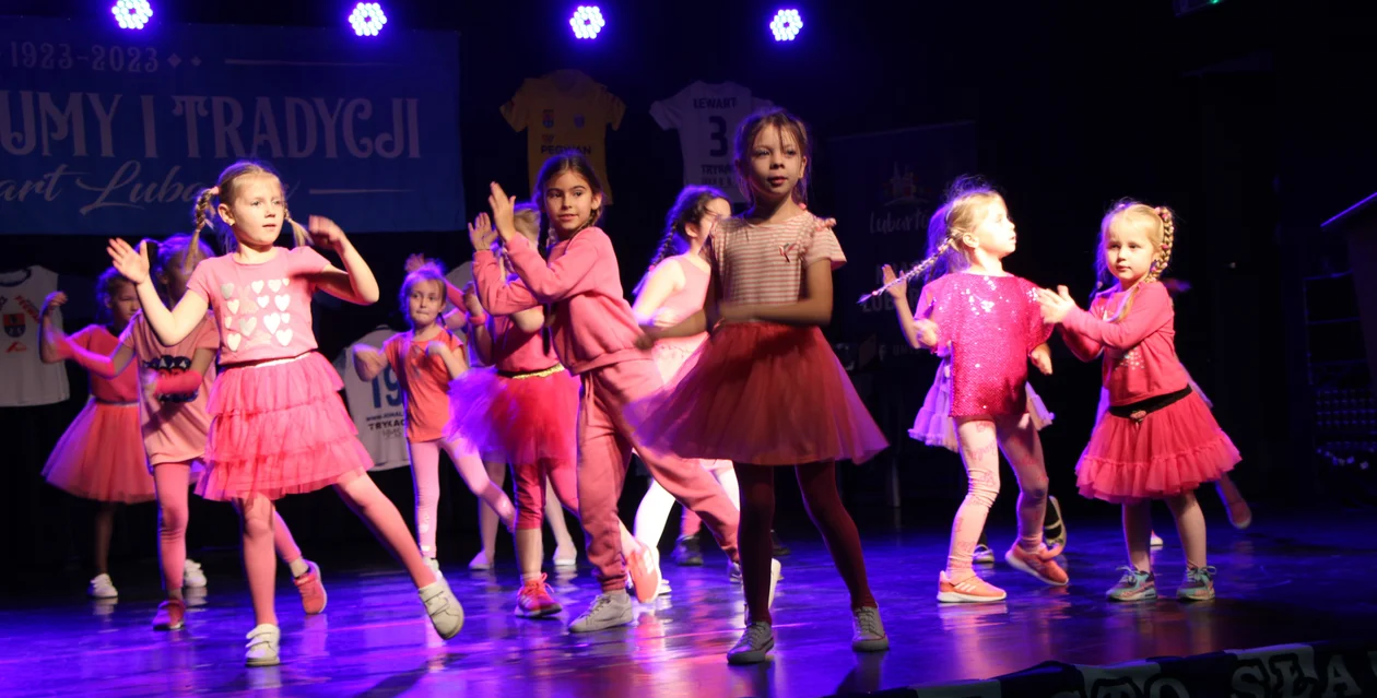 MKS Dance Kids na obchodach stulecia MKS Lewart Lubartów. Mamy filmy! - Zdjęcie główne