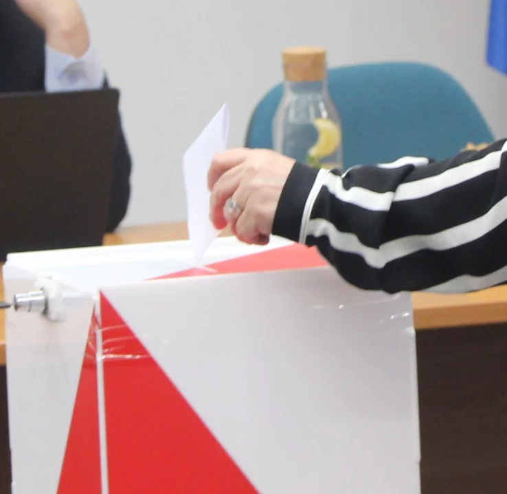 Dziś II tura wyborów. Frekwencja w powiecie lubartowskim do godz. 12  niższa  niż dwa tygodnie temu - Zdjęcie główne